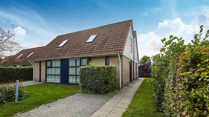 Ferienhaus mit Garten, Pool und Terrasse