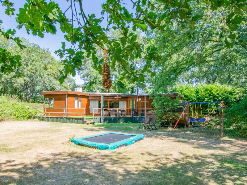 Ferienhaus mit Whirlpool, Terrasse und Sauna