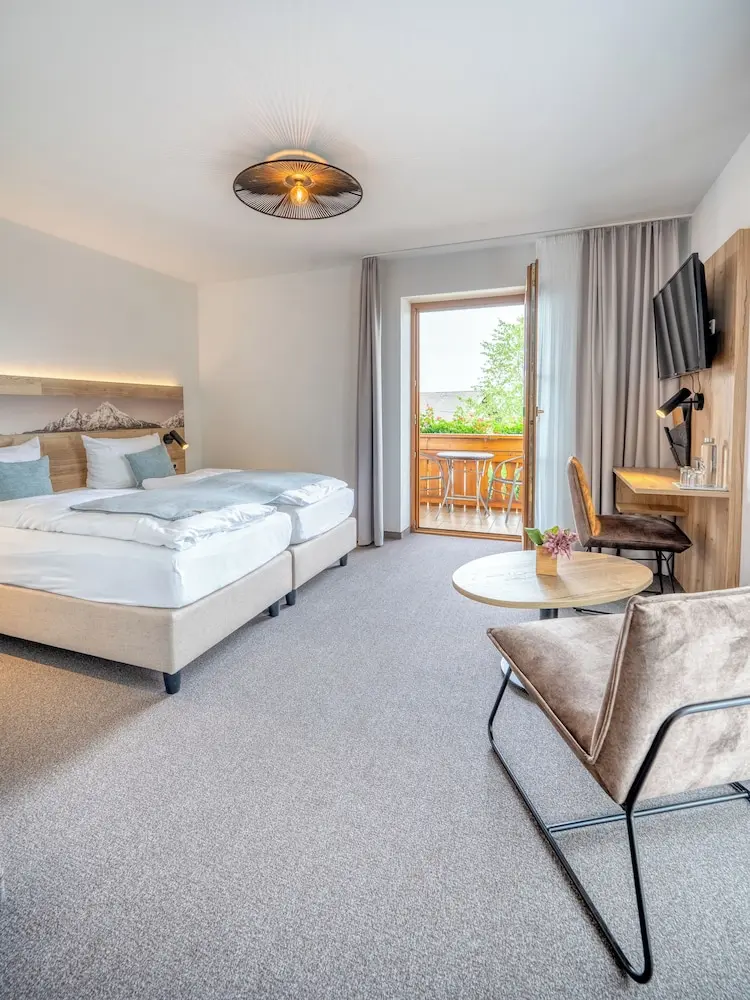 Bed & Breakfast  Ainring