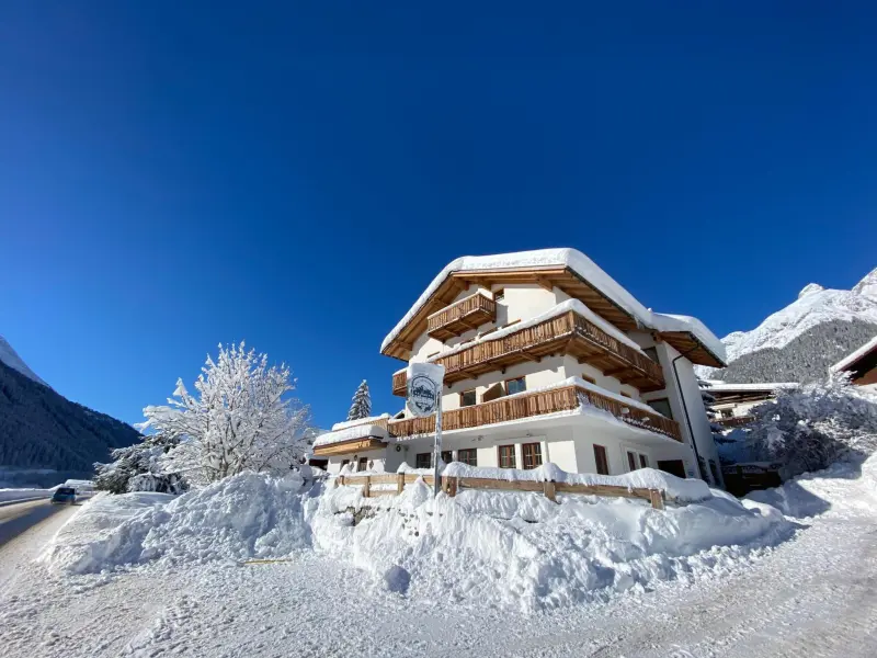 Ferienhaus mit Hund in Pettneu am Arlberg fuer max. 26 Personen