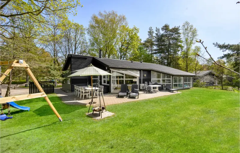 Ferienhaus mit Hund in Fjellerup Strand fuer max. 12 Personen