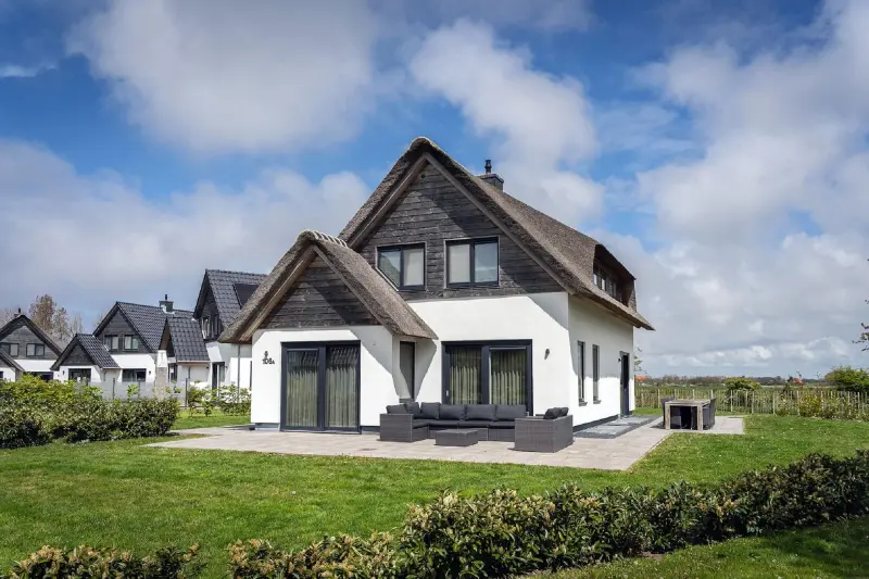 Villa mit Garten, Terrasse und Sauna