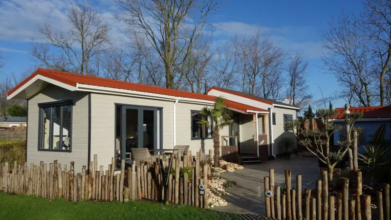 Ferienhaus mit Terrasse, Grill und Garten