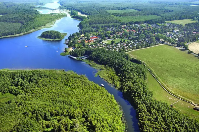 Ferienhaus mit Hund in Granzow, Mecklenburgische Seenplatte, Deutschland