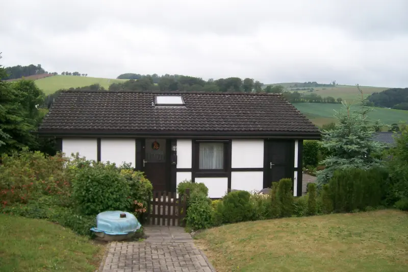 Ferienhaus mit Hund in Feriendorf Hennesee, Deutschland fuer max. 4 Personen