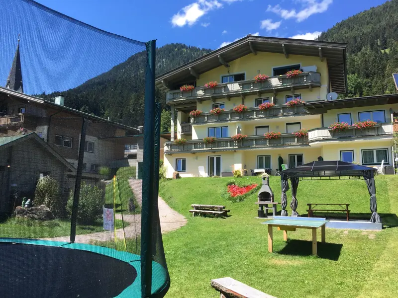 Kinderfreundliche Wohnung mit Grill, Garten und Sauna | Hunde erlaubt