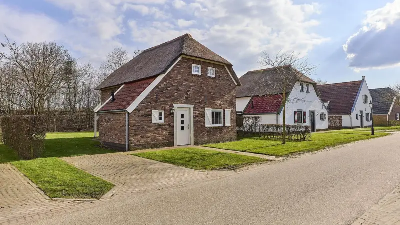 Ferienwohnung mit Terrasse, Pool und Garten