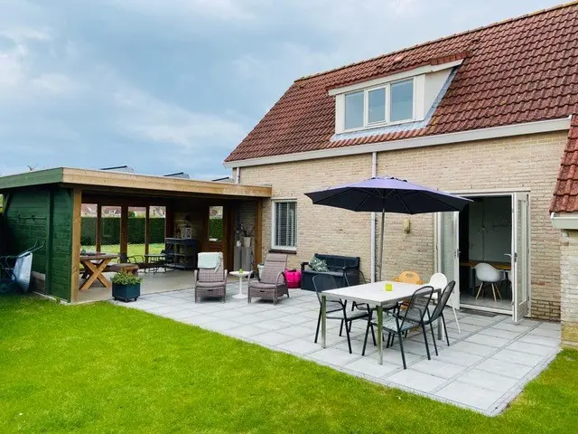 Ferienhaus mit Garten, Grill und Terrasse