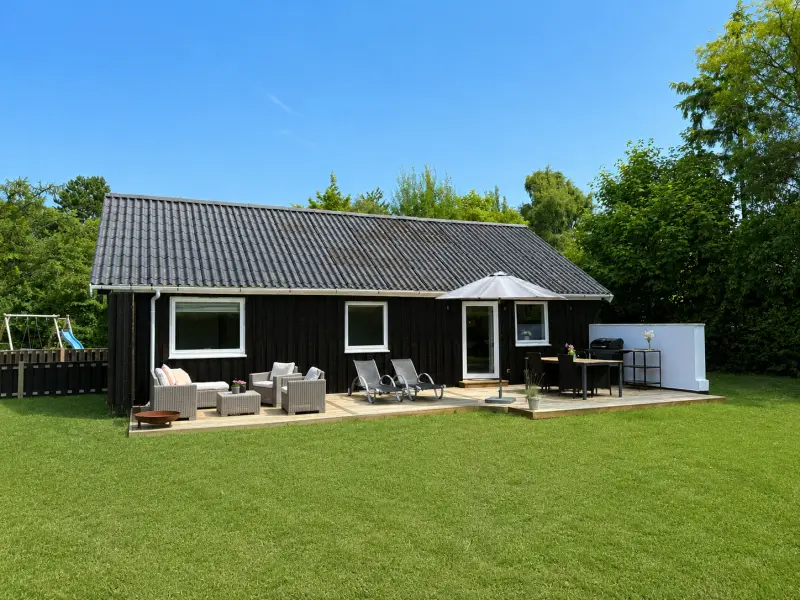 Dejligt sommerhus med sauna nær strand og skov