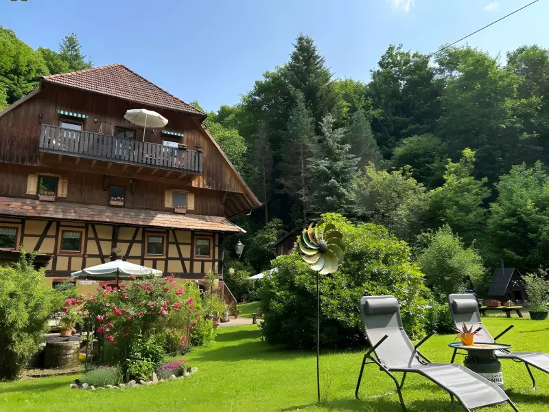 Ferienwohnung mit Hund in Ottenhöfen im Schwarzwald für max. 4 Personen Ferienwohnung mit Hund in Ottenhöfen im Schwarzwald für max. 4 Personen