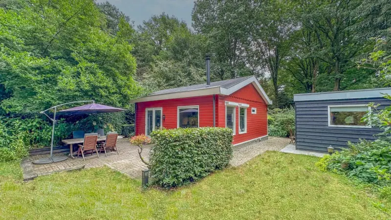 Ferienhaus mit Terrasse, Grill und Garten