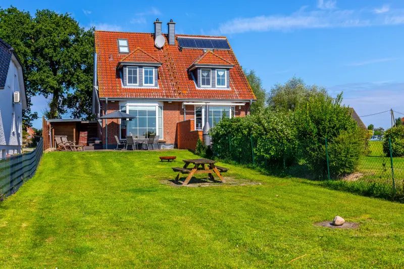     
Ferienhaus ∙ 6 Gäste ∙ 3 Schlafzimmer
