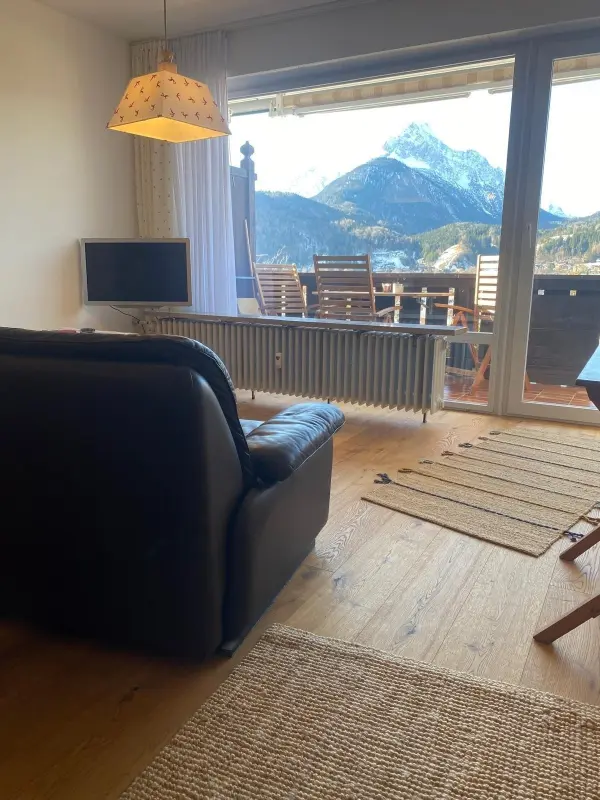 Ferienwohnung mit Hund in Mittenwald für max. 2 Personen Ferienwohnung mit Hund in Mittenwald für max. 2 Personen