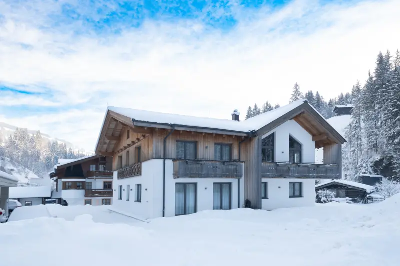 Ferienhaus mit Hund in Saalbach Hinterglemm für max. 10 Personen Ferienhaus mit Hund in Saalbach Hinterglemm für max. 10 Personen