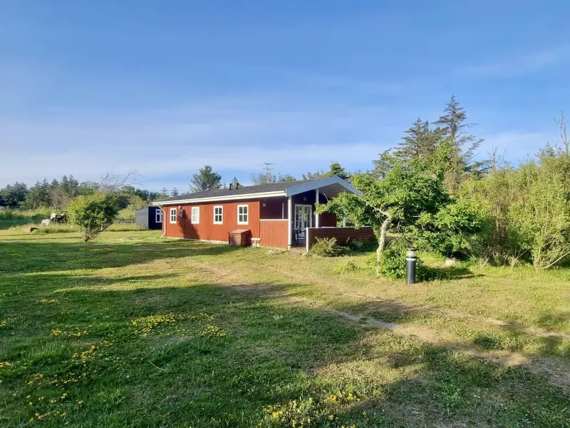 Helles Ferienhaus mit Kamin, großem Grundstück und zwei Terrassen