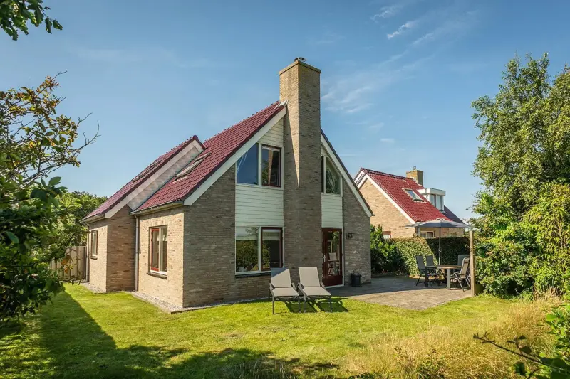 Villa mit Whirlpool, Terrasse und Garten