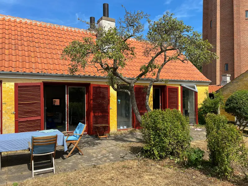 Gammelt familiehus med stor privat have i Skagen