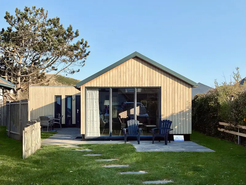 Kinderfreundlicher gemütlicher Bungalow mit Terrasse und Garten | Neben dem Strand | Haustiere erlaubt