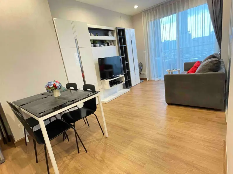 Apartment with pool