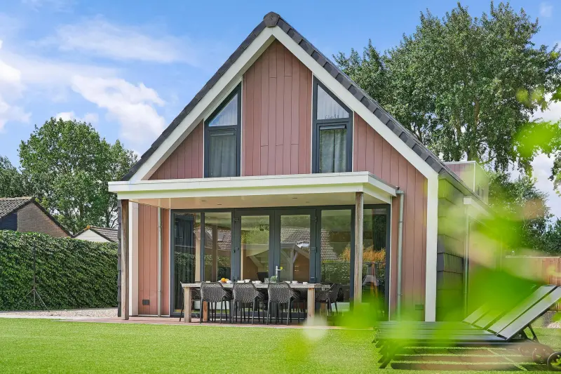 Attraktive Villa mit hochwertiger Ausstattung ein paar Minuten vom Strand entfernt mit Garten, Jacuzzi und Trampoline (Hunde erlaubt)