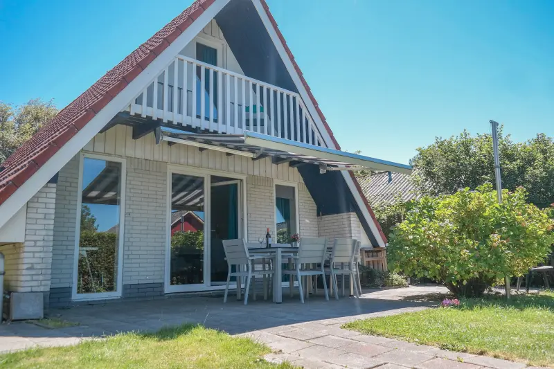 Ferienhaus mit Garten, Terrasse und Grill | Gartenblick