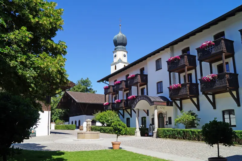 mit Hund in Chieming, Chiemsee, Deutschland