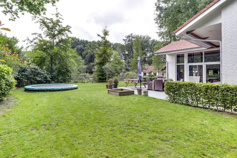 Ferienhaus mit Whirlpool und Garten