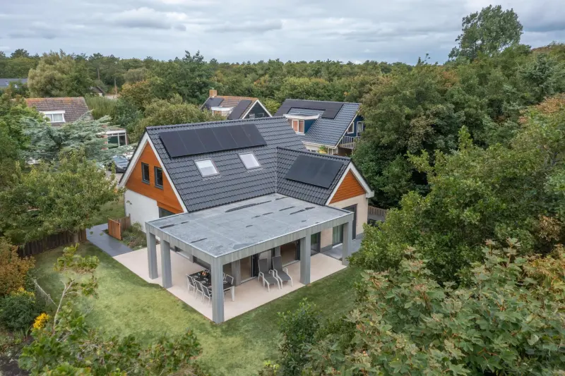 Villa mit Grill, Terrasse und Garten
