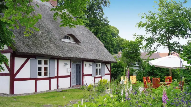 Voll ausgestattete Wohnung mit Garten