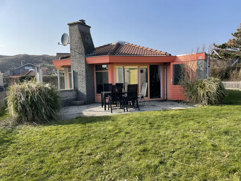Bungalow mit Garten und Terrasse