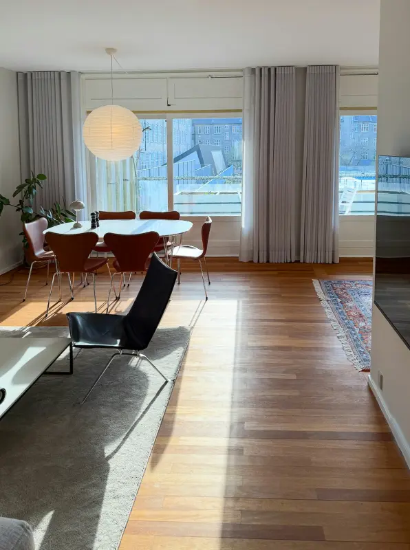 Renoveret lejlighed med pooladgang på Østerbro