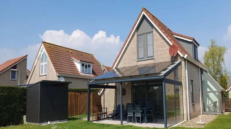 Ferienhaus mit Terrasse und Garten