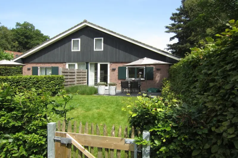 Ferienhaus mit Terrasse und Garten