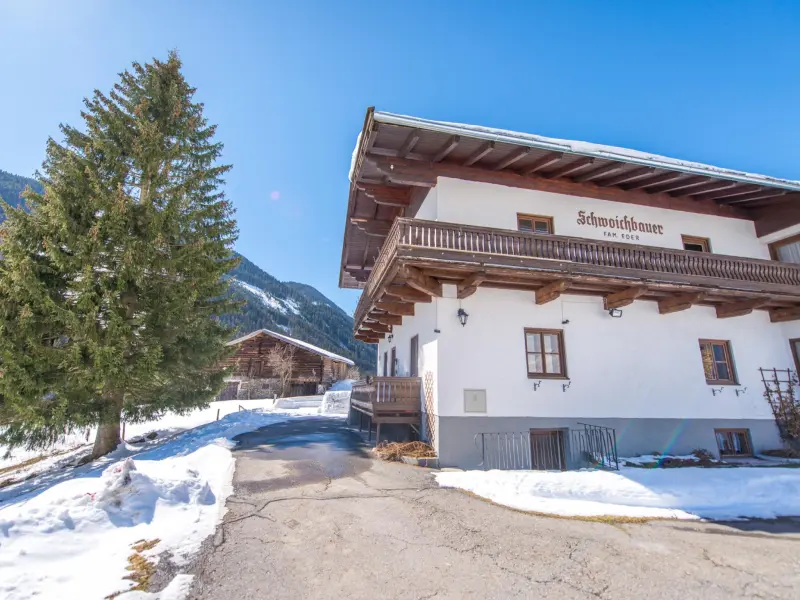 Ferienhaus mit Hund in Saalbach für max. 16 Personen Ferienhaus mit Hund in Saalbach für max. 16 Personen