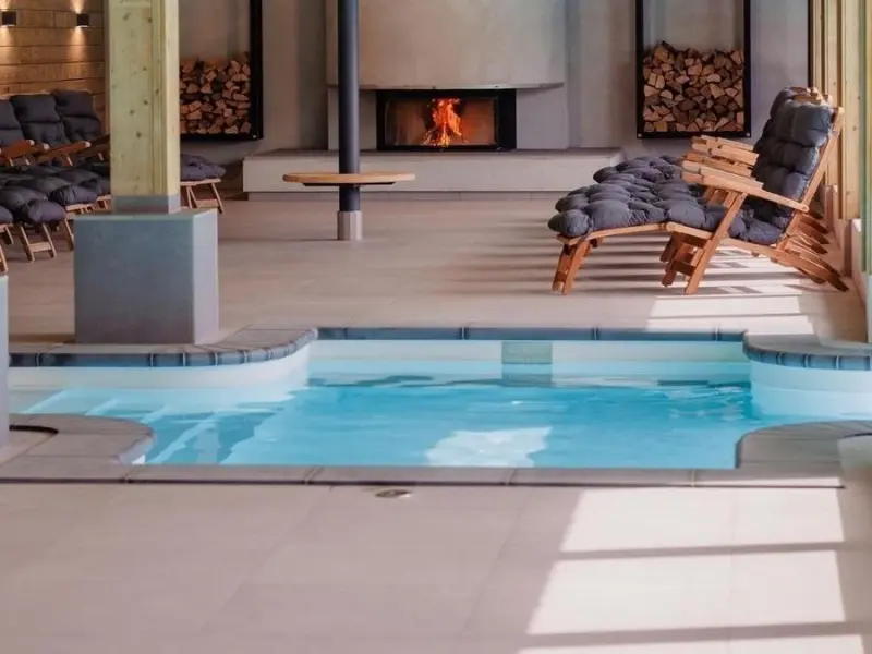 Ferienhaus mit Terrasse, Garten und beheiztem Pool