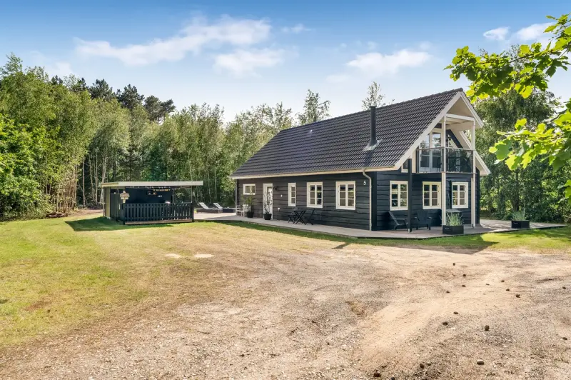 Ferienhaus mit Hund in Vesterø Havn fuer max. 10 Personen