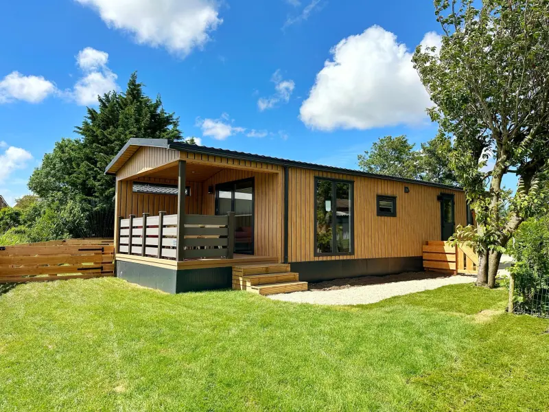 Ferienhaus mit Pool, Terrasse und Garten