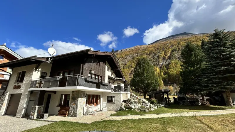 Ferienwohnung mit Hund in Saas-Fee für max. 4 Personen Ferienwohnung mit Hund in Saas-Fee für max. 4 Personen