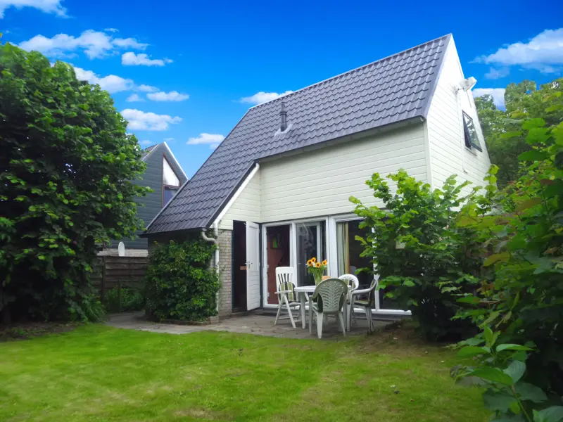 Ferienhaus mit Garten, Terrasse und Grill | Gartenblick