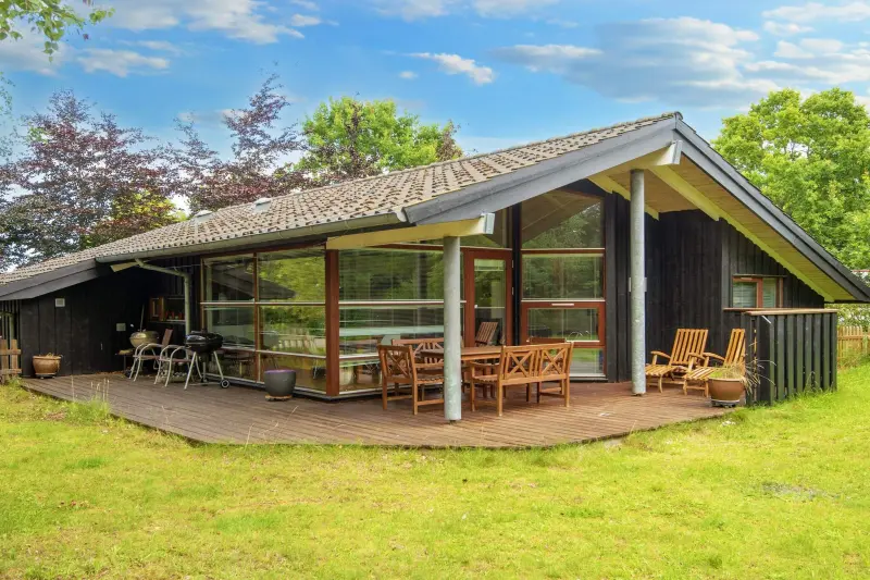 Ferienhaus mit Hund in Fjellerup Strand fuer max. 8 Personen