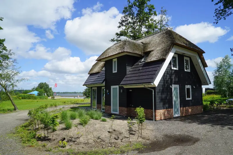 Ferienhaus mit Terrasse, Sauna und Garten