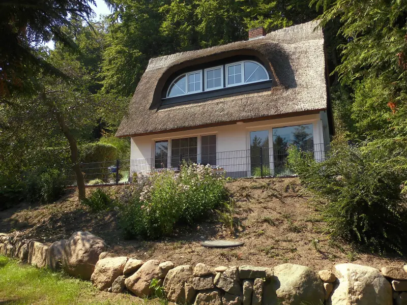 Voll ausgestattetes charmantes Ferienhaus mit Garten, Grill und Terrasse | Neben dem Strand