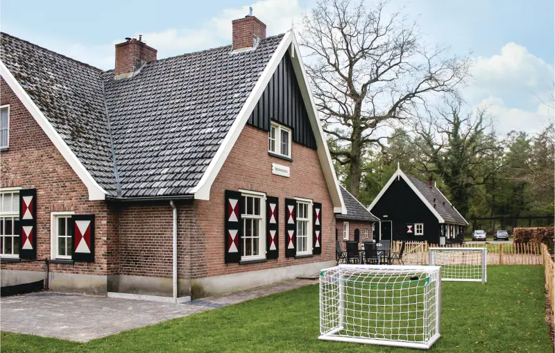 Ferienhaus mit Sauna, Terrasse und Garten