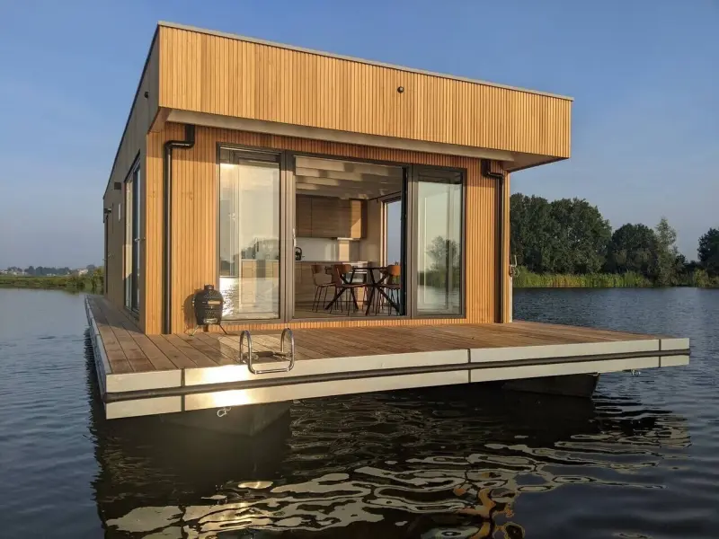 Houseboat Leiden