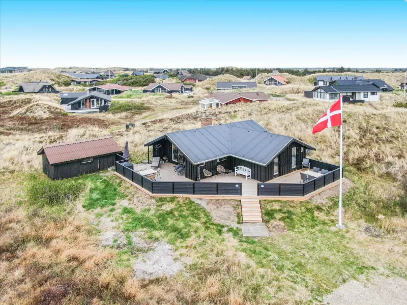 Ferienhaus mit Hund in Houvig Strand fuer max. 5 Personen