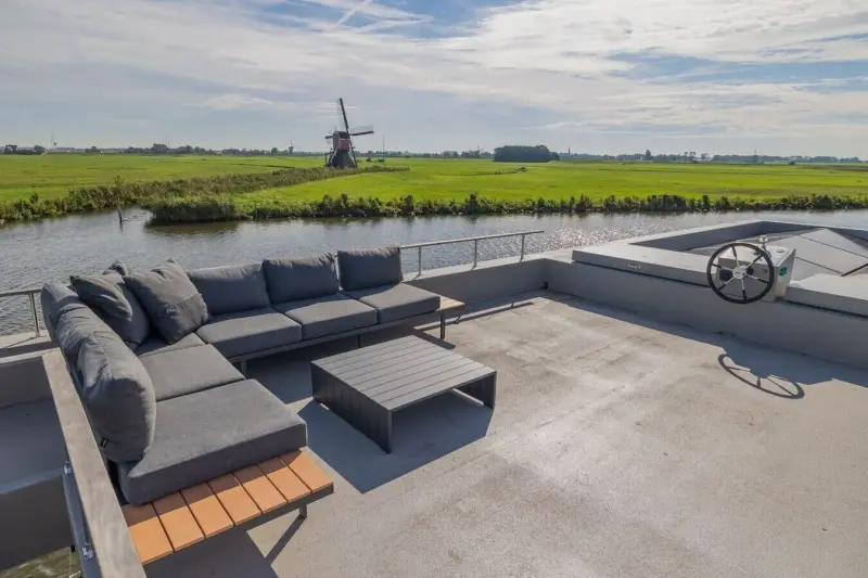 Houseboat Leiden