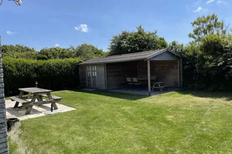 Bungalow mit Terrasse und Garten
