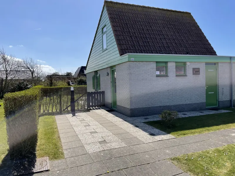Bungalow mit Terrasse, Garten und Grill