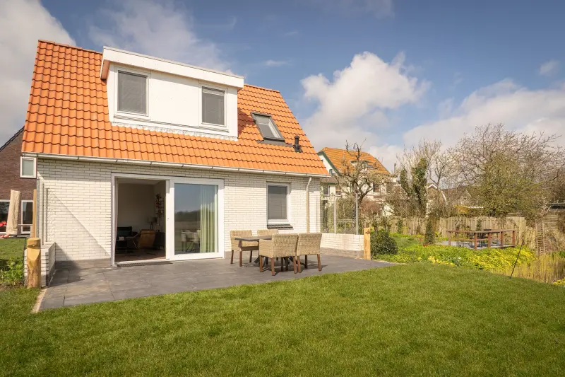 Bungalow mit Garten und Terrasse