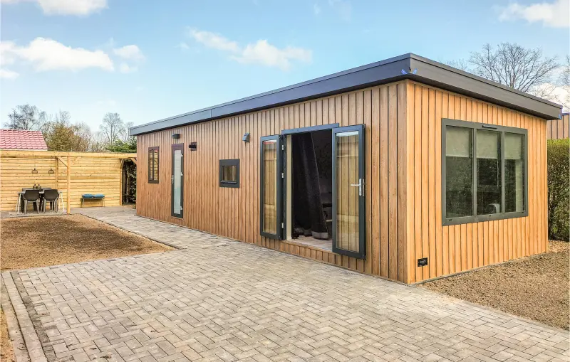 Ferienhaus mit Terrasse, Pool und Garten